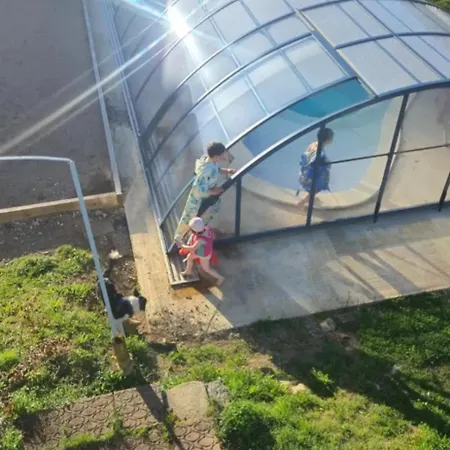 La Maison Bleue Avec Grande Piscine Chauffee Дом отдыха